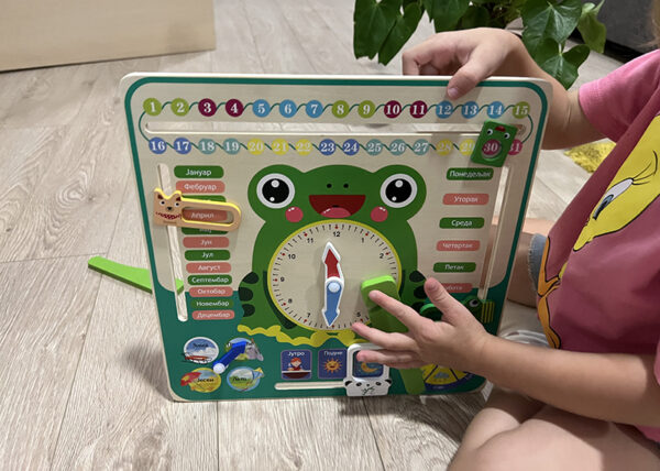 Edukativni žaba sat-kalendar za decu - Image 2